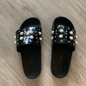 black jelly sliders with studs & pearl attachments
